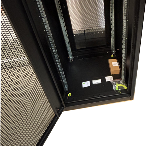 18U Rack, 986x600x600mm, perforerte dører, sort (RAL9005)